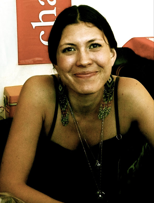 Le sourire d'Aléla Diane en dédicace à Angoulême