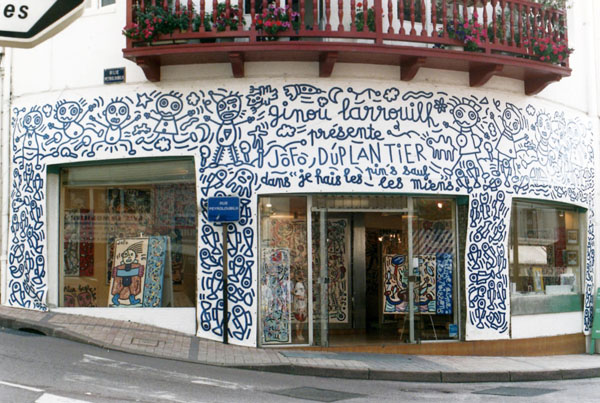 Décor de la façade de la Galerie Ginou Larrouilh, Biarritz